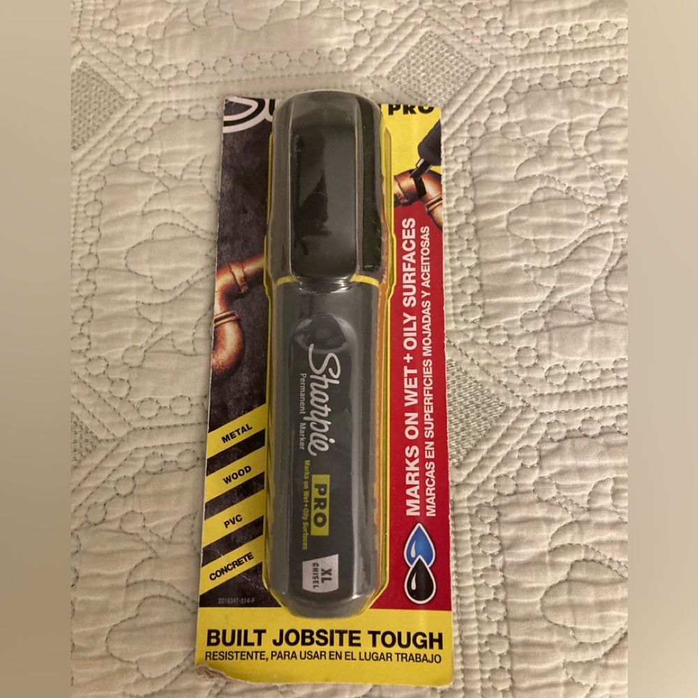New Sealed Sharpie Pro Magnum Permanent Marker Black 1 Count Chisel Tip XL